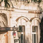 Boutique Klarov فندق
